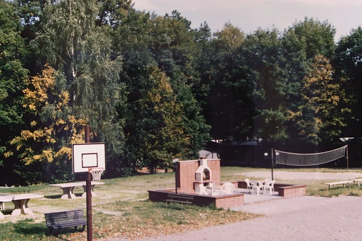 Schullandheim und Ausflugsgaststätte nach der Wende — Foto 2