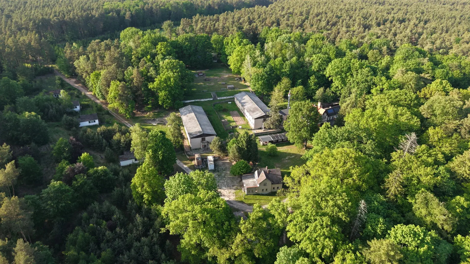 Luftbild des Geländes der Waldbauernschule Parnitz in der Dübener Heide