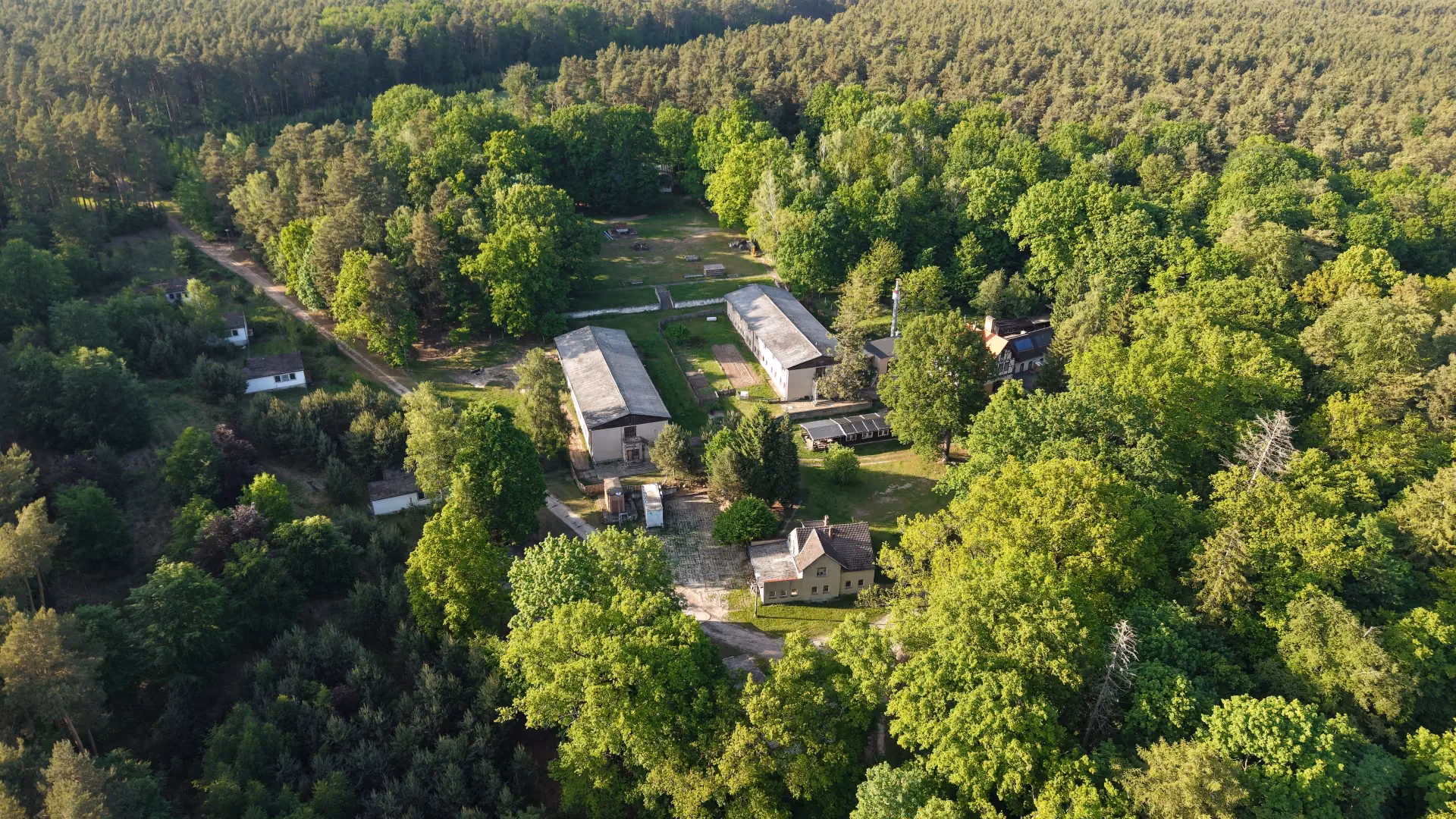 Luftbild des Geländes der Waldbauernschule Parnitz in der Dübener Heide